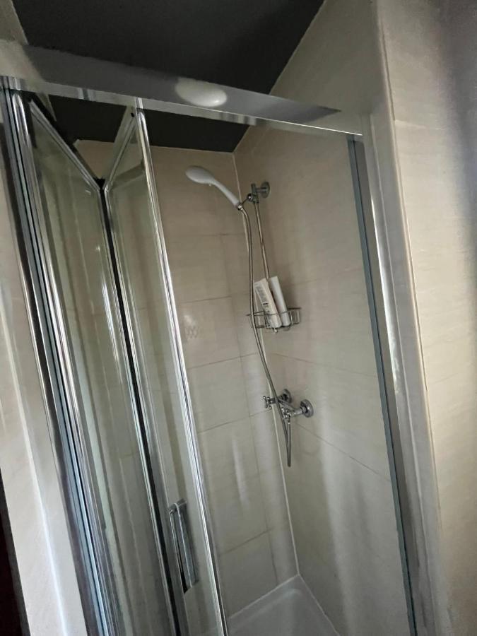 Upstairs Studio - Private Kitchenette And Small En-Suite Dublin Extérieur photo
